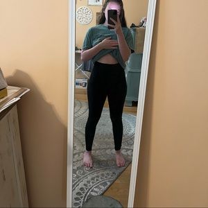 Woman’s black fabletics leggings